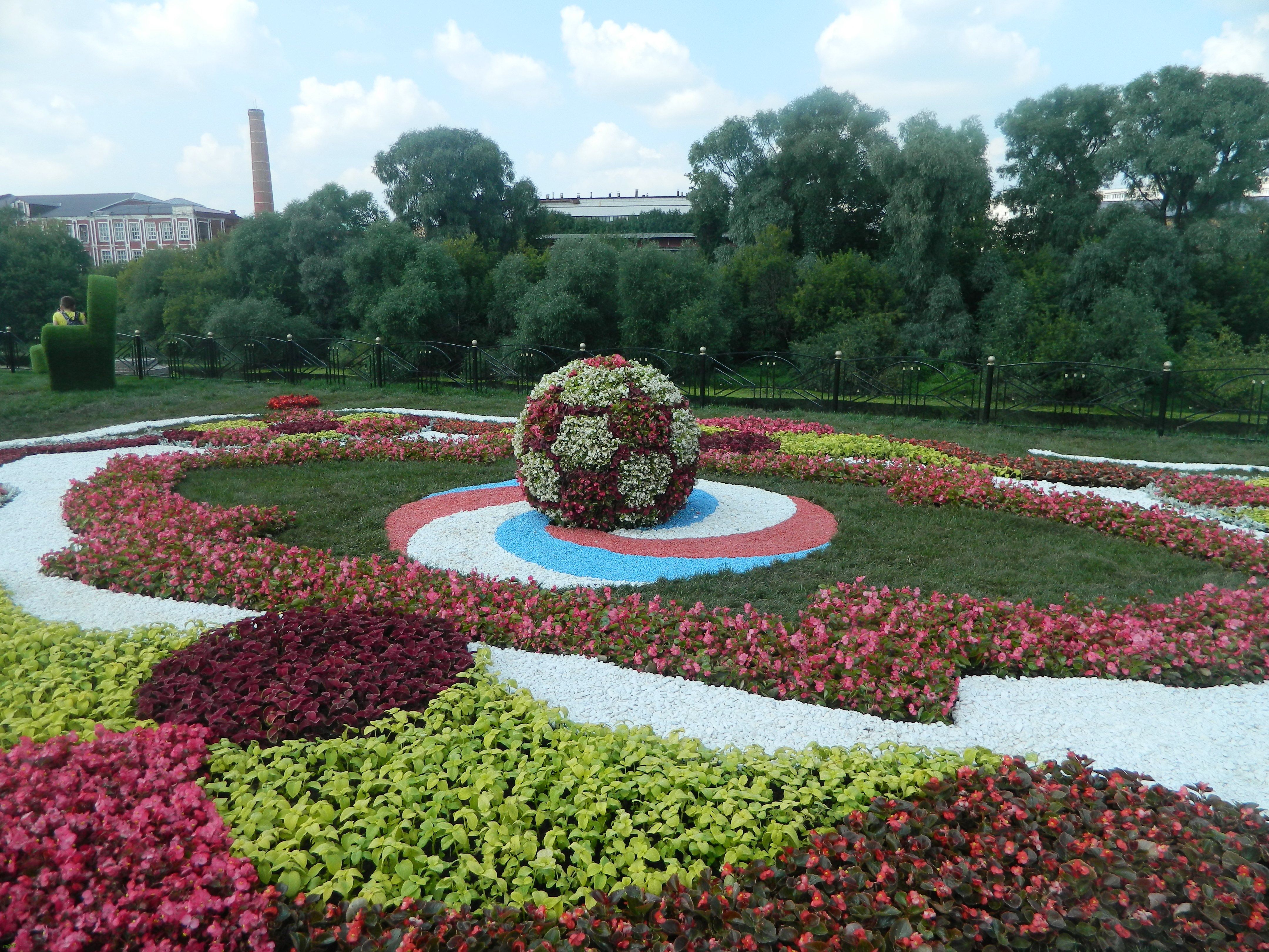 Парк Царицыно в Москве клумбы